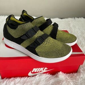 Nike Air Sockracer womens 6.5